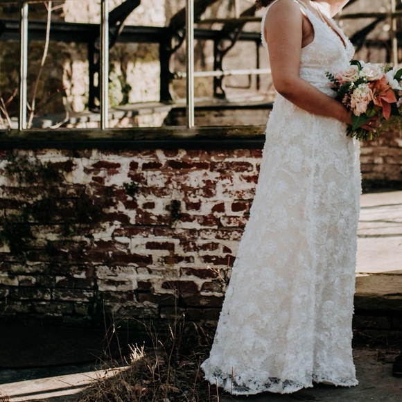 BHLDN Wedding Dress - Picture 5 of 8